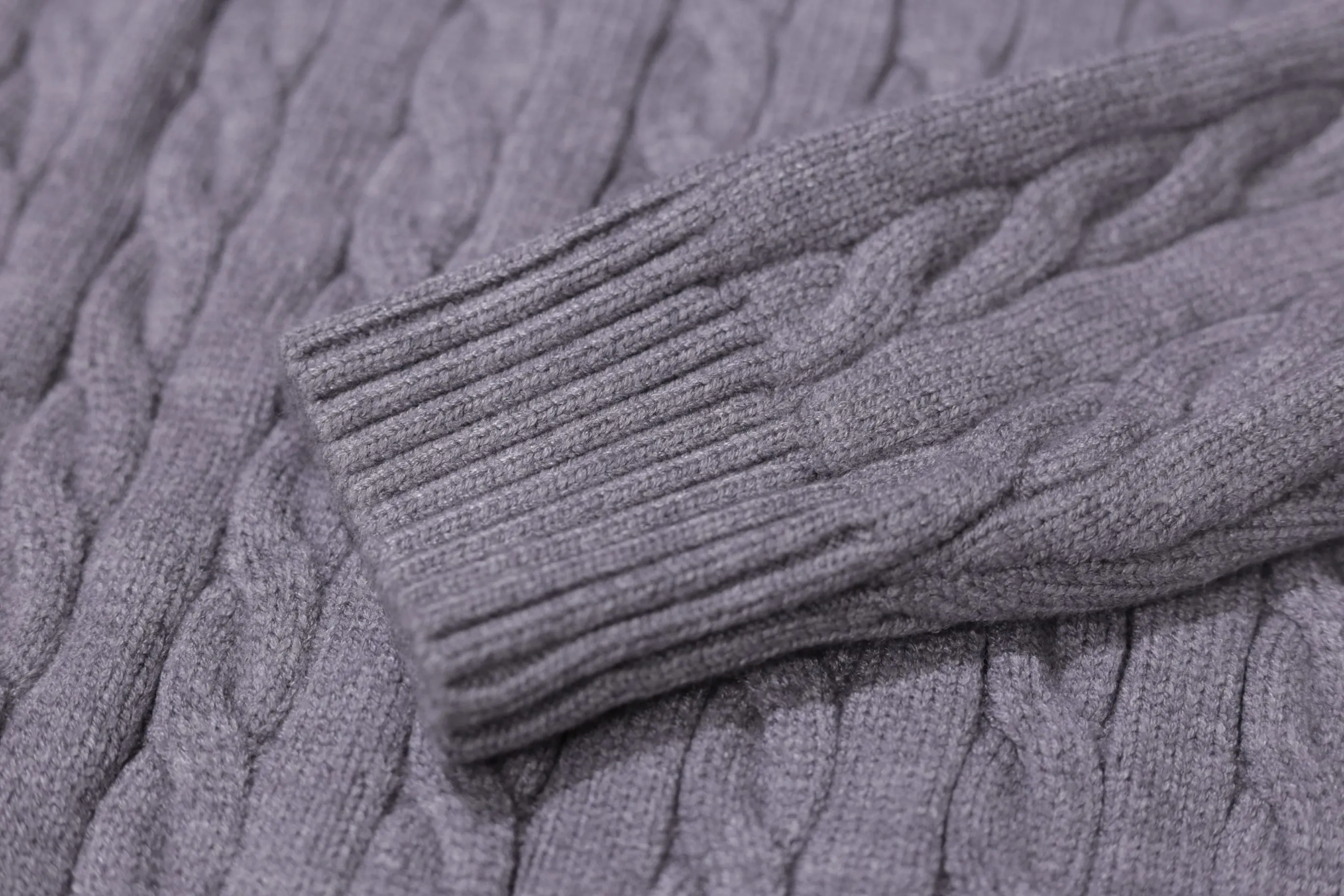 P300 style number D06) 2025 Ralph Lauren #ootddailywear #秋winter sweater #knitwear wear #ralph lauren sweater #can be worn by both men and women. Finally, after the Ralph men's twist sweater full-zip bra top is available, it is finally here. The most popular sweater full-button bra top is a limited edition every year. There will not be many styles in the store! Ralph Lauren Men's Button Twist Open Chest Sweater [The shape is really nice. It can be worn alone or as a jacket. It can also be worn with a shirt underneath ~ 100% pure cotton #Practical wear. Colors, white, navy blue, khaki, gray, size S to XL